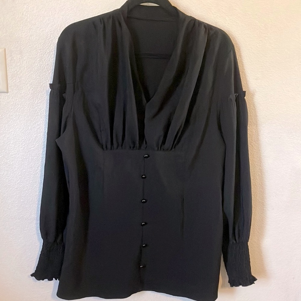 Dressy Black Blouse with Beautiful Design Characteristics